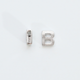 アルファベット B / 1個 / SV925+ホワイトゴールドメッキ / 4.9 x 6.1mm
