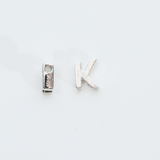 アルファベット K / 1個 / SV925+ホワイトゴールドメッキ / 4.8 x 6.0mm