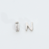 アルファベット N / 1個 / SV925+ホワイトゴールドメッキ / 4.6 x 5.5mm