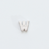 アルファベット W / 1個 / SV925+ホワイトゴールドメッキ / 4.3 x 5.8mm
