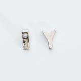 アルファベット Y / 1個 / SV925+ホワイトゴールドメッキ / 4.4 x 5.7mm