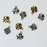 ソリッドクローバー / シルバーカラー / 8個 / 真鍮 / 9.0 x 10.9mm